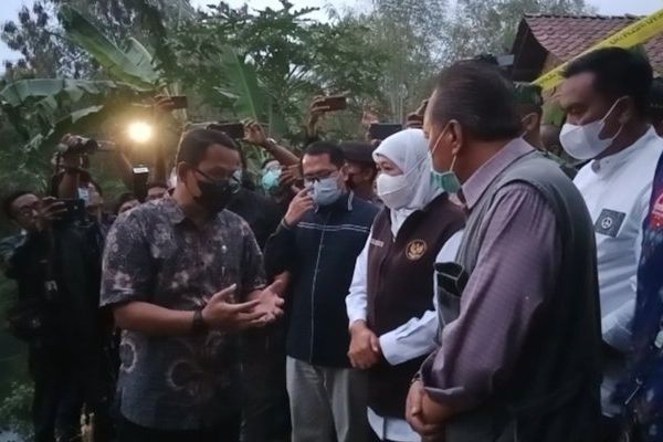 Tinjau Jembatan Gantung Ambruk di Probolinggo, Gubernur Jatim Siapkan Jembatan Pengganti