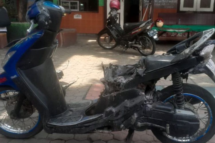 Motor Staf TU Sekolah Dasar di Probolinggo Terbakar usai Isi BBM