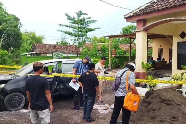 Mobil Ketua LSM di Probolinggo Dibakar