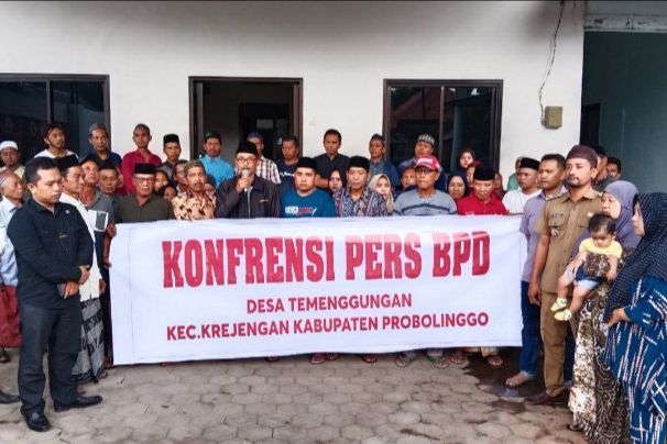 <strong>Gegara Fitnah Kasus Kades, BPD dan Warga Temenggungan Probolinggo Konferensi Pers</strong>