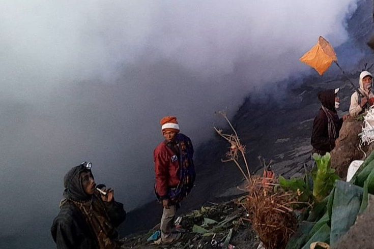 Perayaan Yadnya Kasada di Bromo Tetap Khidmat, Meski Tanpa Adanya Pengukuhan Dukun Pandita
