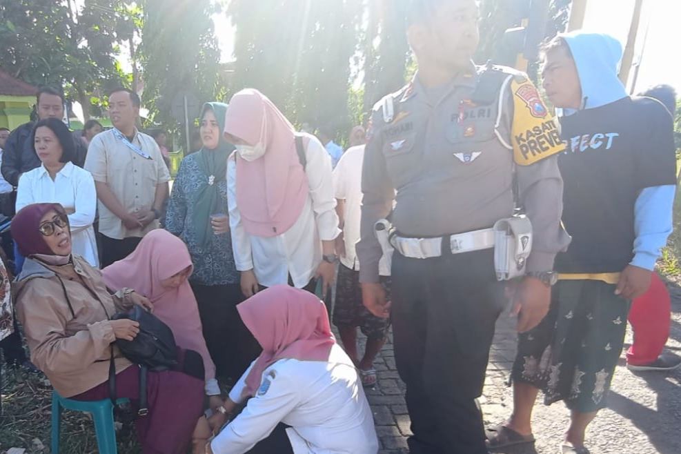 Kepala Sekolah Dasar di Probolinggo Terserempet Kereta Api, Korban Terpental 8 Meter