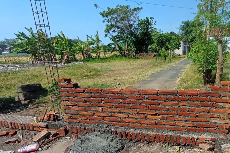 Kesal Tidak Diijinkan Bangun Selokan Air, Warga Perumahan di Kota Probolinggo Tembok Akses Jalan