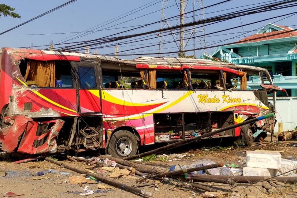Kecelakaan Bus Madu Kismo di Jalur Pantura Probolinggo, 2 Tewas dan 6 Luka-luka