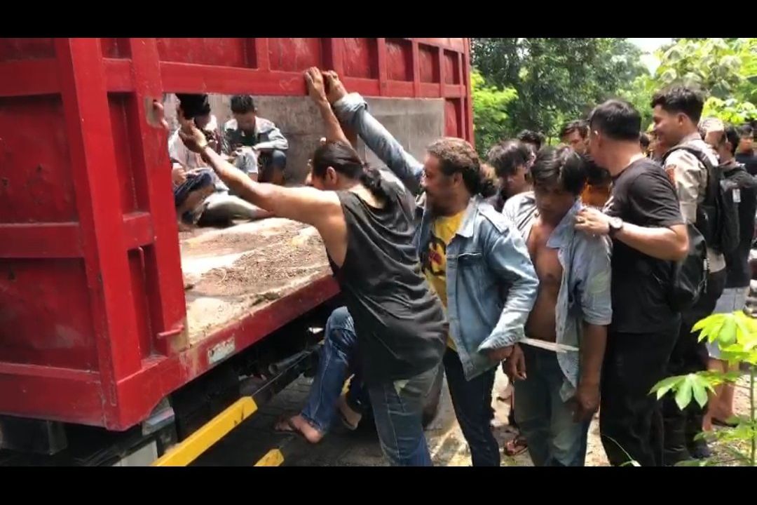 Razia Narkoba di Kaki Gunung Penanggungan, Puluhan Pemuda Positif