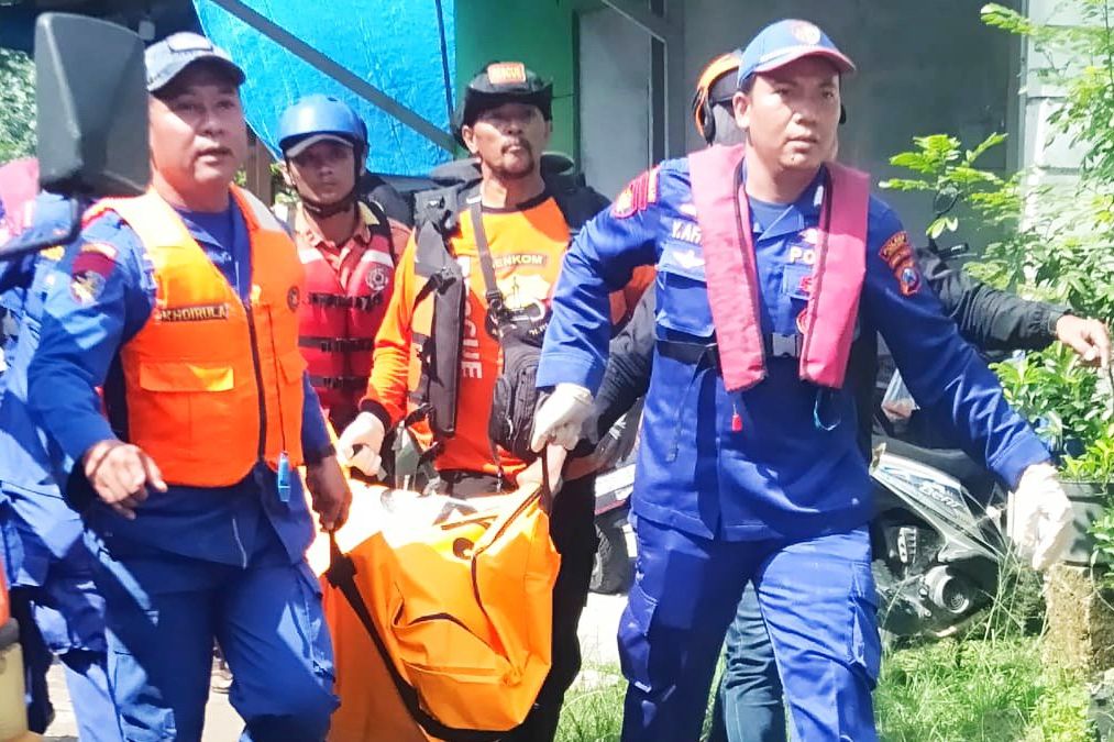 Ayah dan Balita Tercebur di Kalimas Ditemukan, Begini Kondisinya