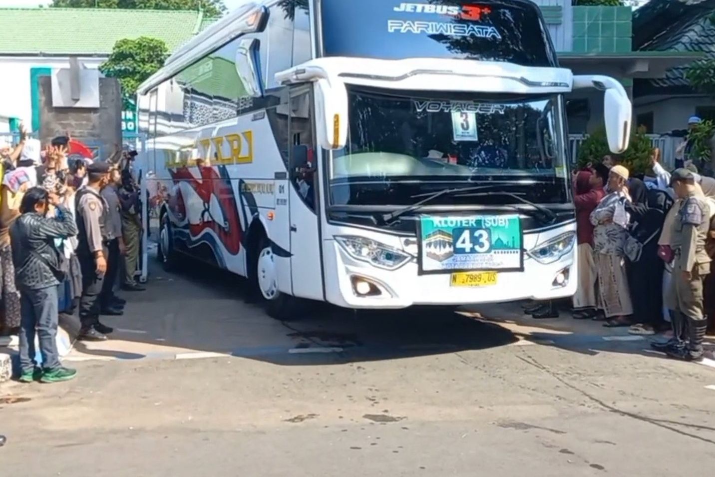 Lepas Jemaah Haji, Pj Wali Kota Probolinggo dan Kapolres Kumandangkan Azan dan Iqomah