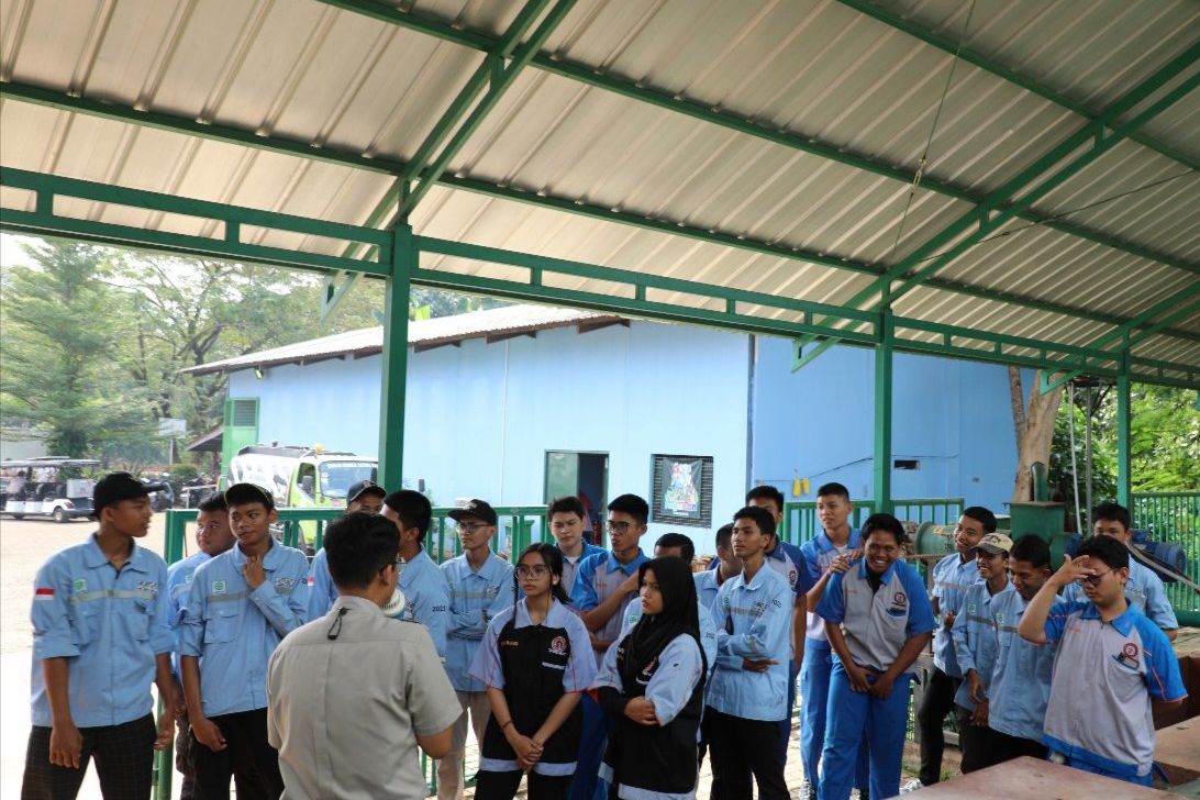 Paiton Energy Kembangkan <em>Solar</em> <em>School</em> di SMKN 54 Jakarta, Raih Penghargaan DKJ 2024