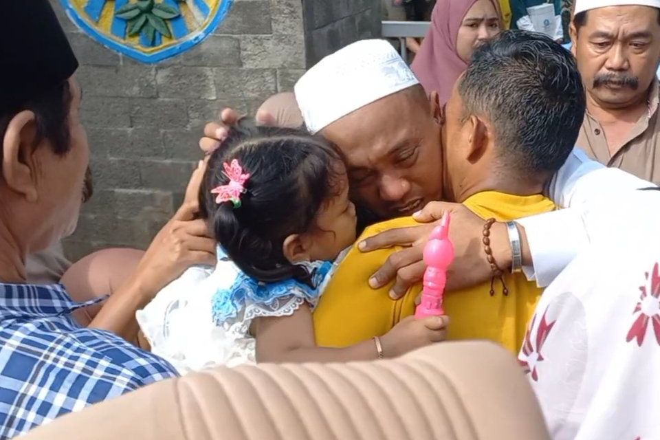 Jemaah Haji Kloter 43 Kota Probolinggo Tiba, Disambut Pejabat Forkopimda