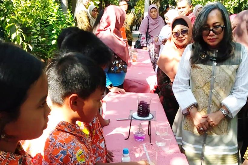 PIKA Petrokimia Gresik Beri Bantuan ke Enam SD dan Dua SLB