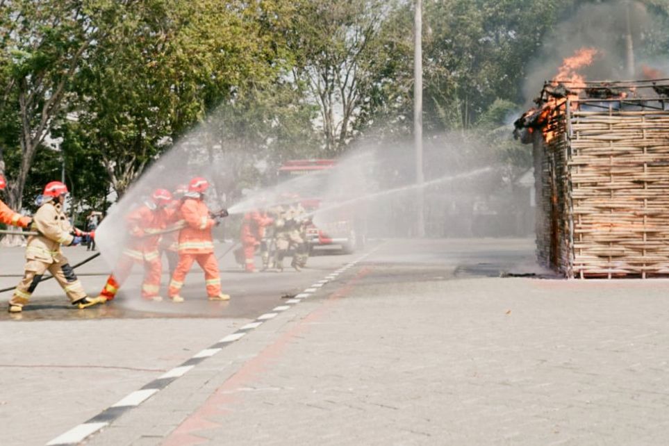 Mitigasi Lingkungan, Damkarla Gresik Kukuhkan 192 Relawan Pemadam Kebakaran