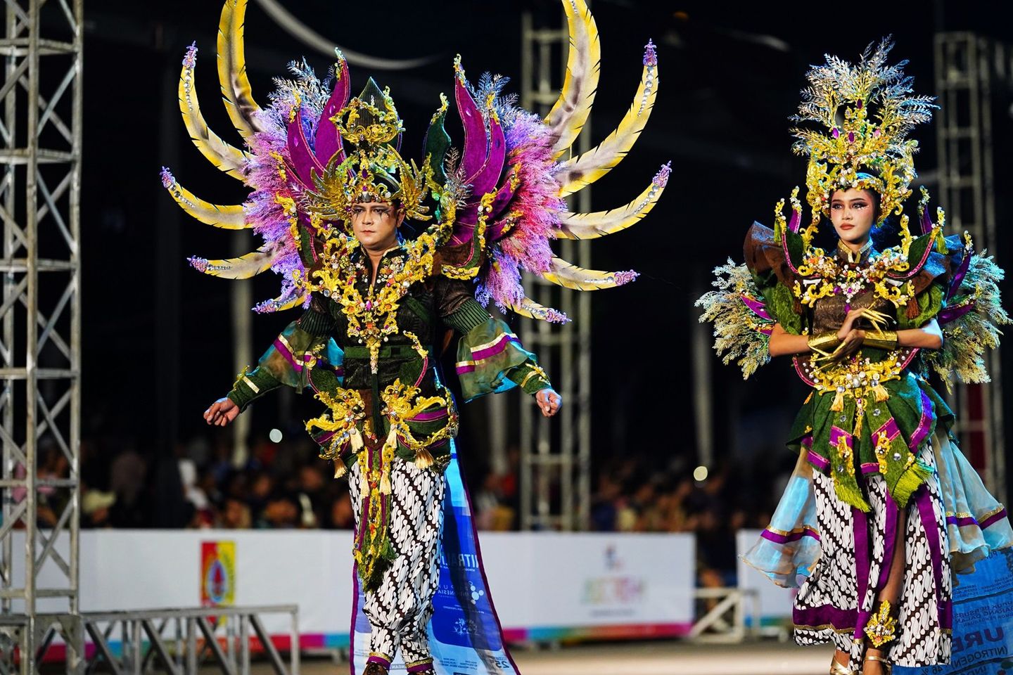 Pupuk Indonesia dan Petrokimia Tampilkan Dua Busana Bekas Kantong Pupuk di Jember Fashion Carnaval