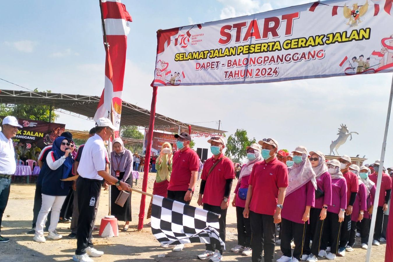 HUT Kemerdekaan RI ke-79, Kecamatan Balongpanggang Gresik Gelar Gerak Jalan