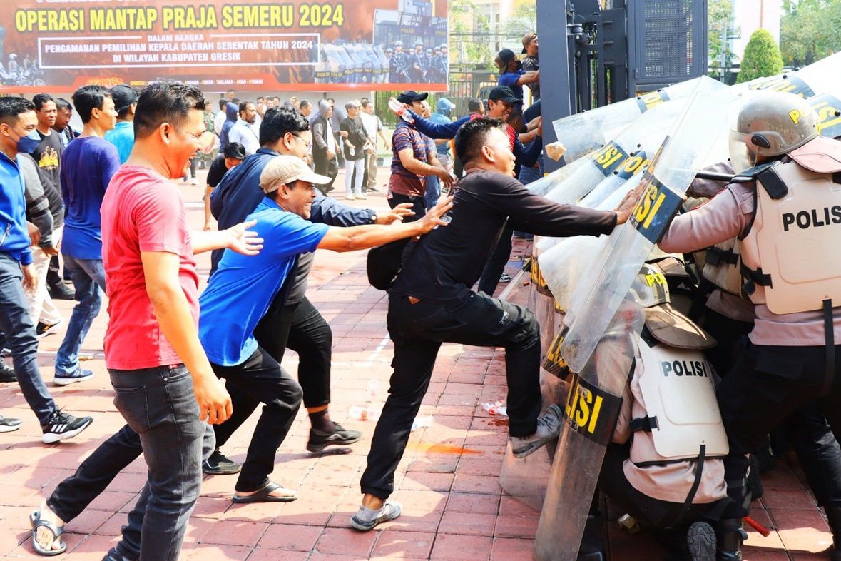 Kapolres Gresik Pimpin Simulasi Pengamanan Kerusuhan Pilkada 2024