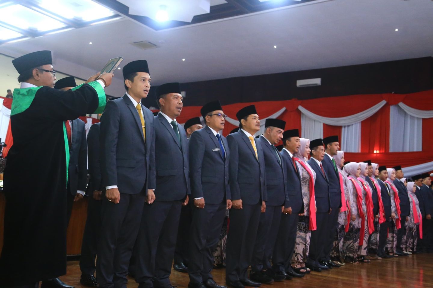 50 Anggota DPRD Kabupaten Probolinggo Dilantik, Politikus Golkar Jadi Ketua Sementara