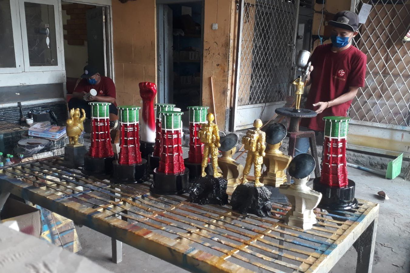 Menjelang 17 Agustus, Piala dan Trofi Unik Khas Jombang Jadi Incaran Nasional