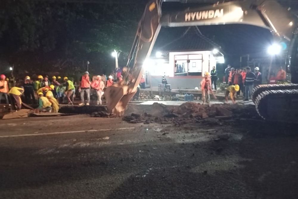 Jalur Utama Jember-Bondowoso Ditutup Selama 7 Jam, Ini Alasannya