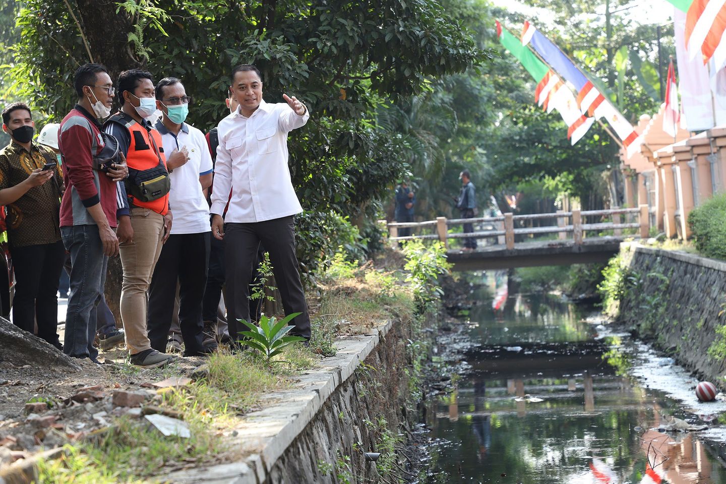 Atasi Banjir di Surabaya, Eri Keliling Tinjau Pengerjaan Saluran Air