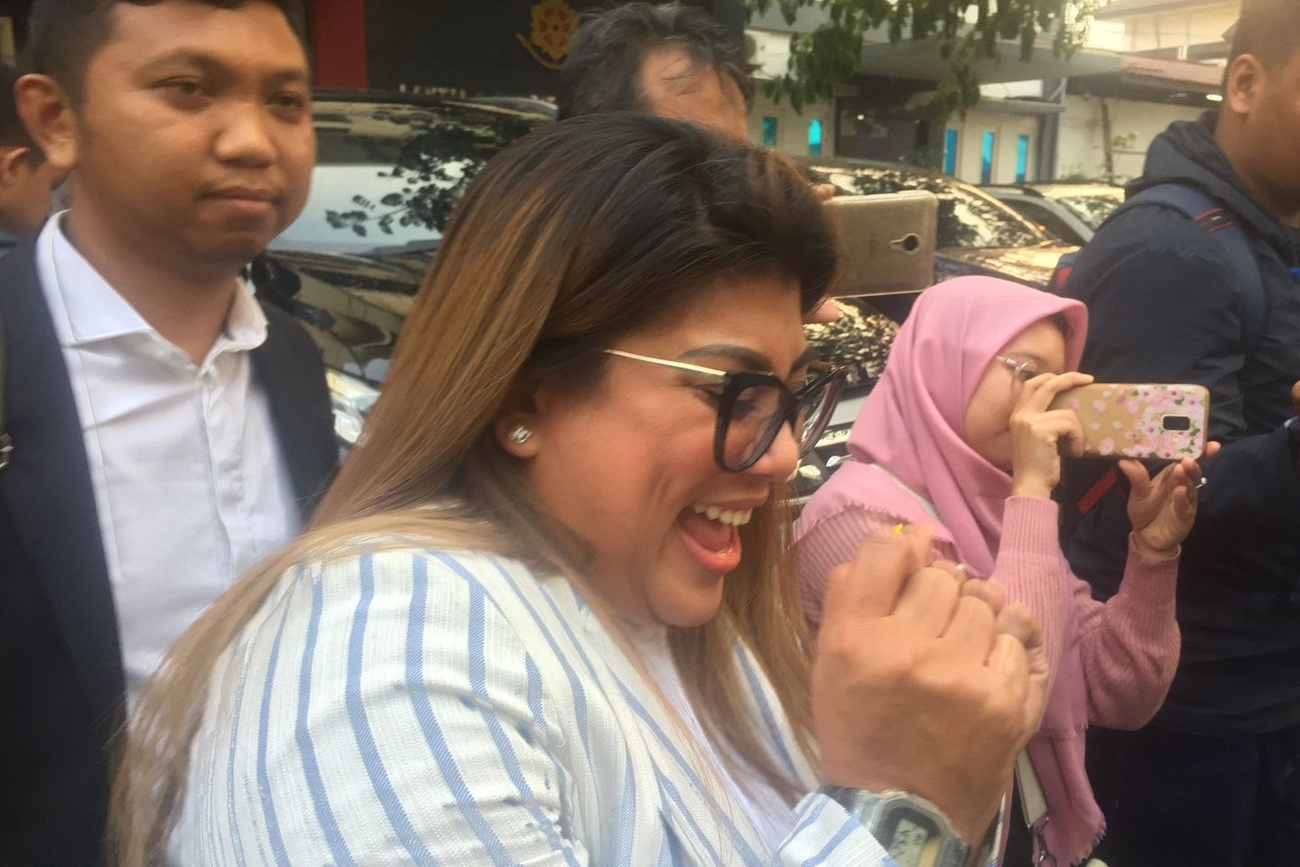 Diperiksa 8 Jam, Ini Kaitan Penyanyi Regina dengan Investasi MeMiles