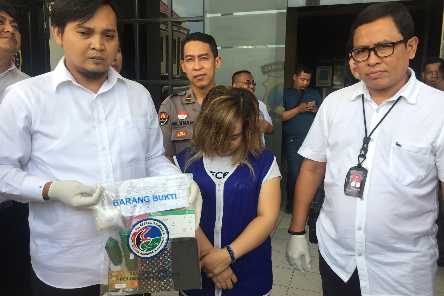 Kurir Wanita Ini Sembunyikan Sabu di Kelamin dan Anus