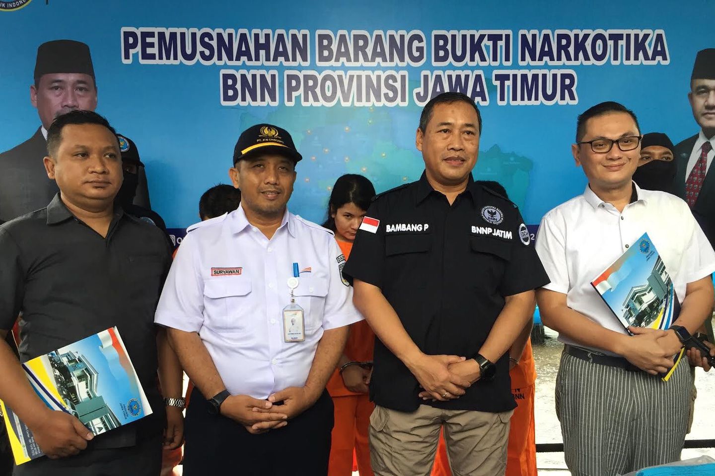 Bantu Tangkap Kurir Sabu, BNNP Jatim Beri Penghargaan KAI dan Hotel Ibis Styles