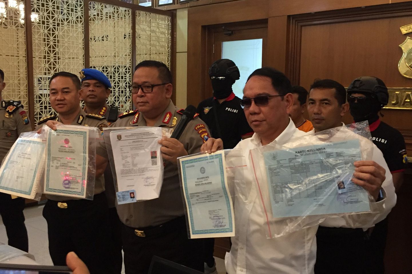 Polda Jatim Tangkap Pemalsu Dokumen Kependudukan dan Paspor, Rawan Digunakan Pilkada