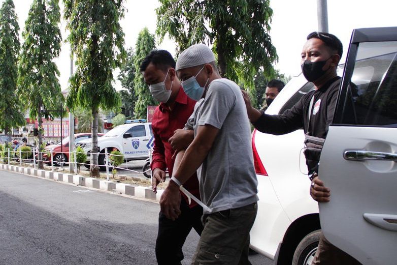 Ditangkap saat Bungkus Sabu, Residivis di Situbondo Kembali Masuk Bui