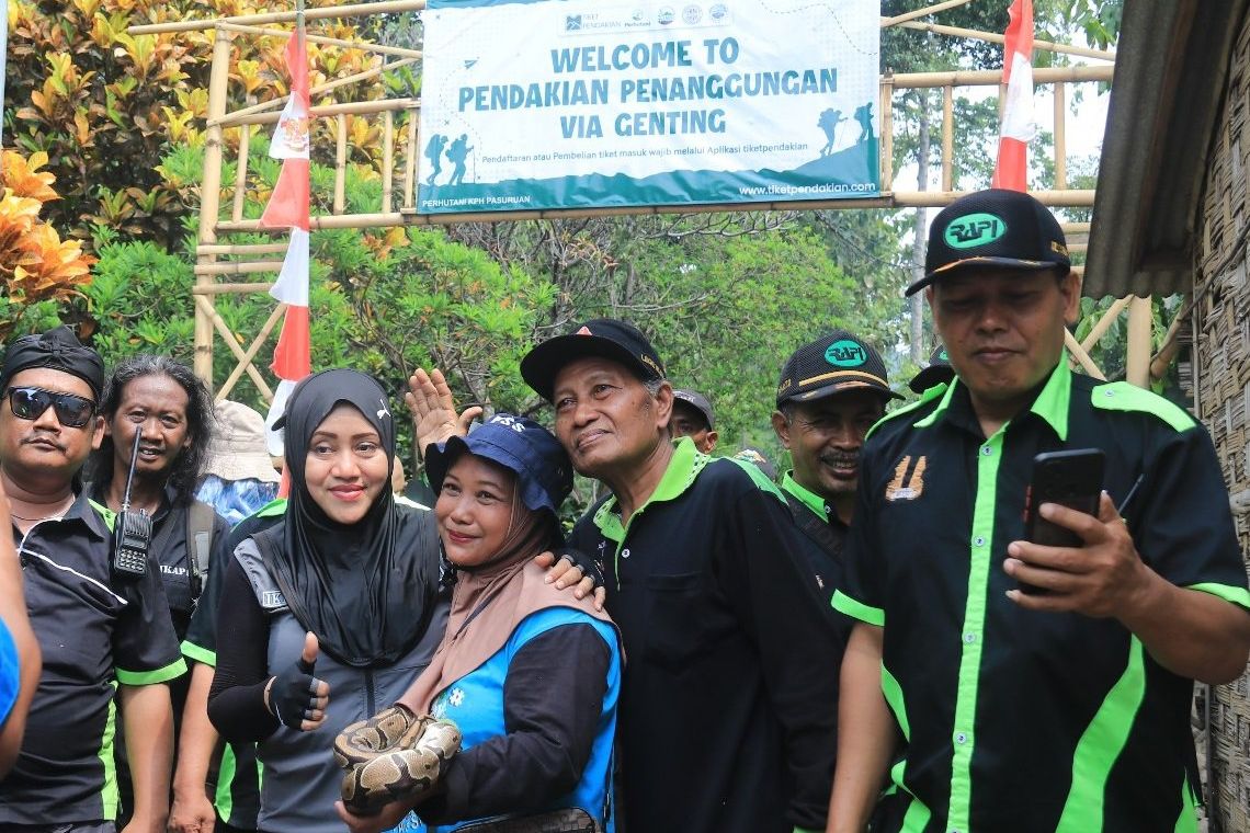 Bupati Ikfina Resmikan Pendakian Penanggungan via Genting, Lewati Beberapa Candi