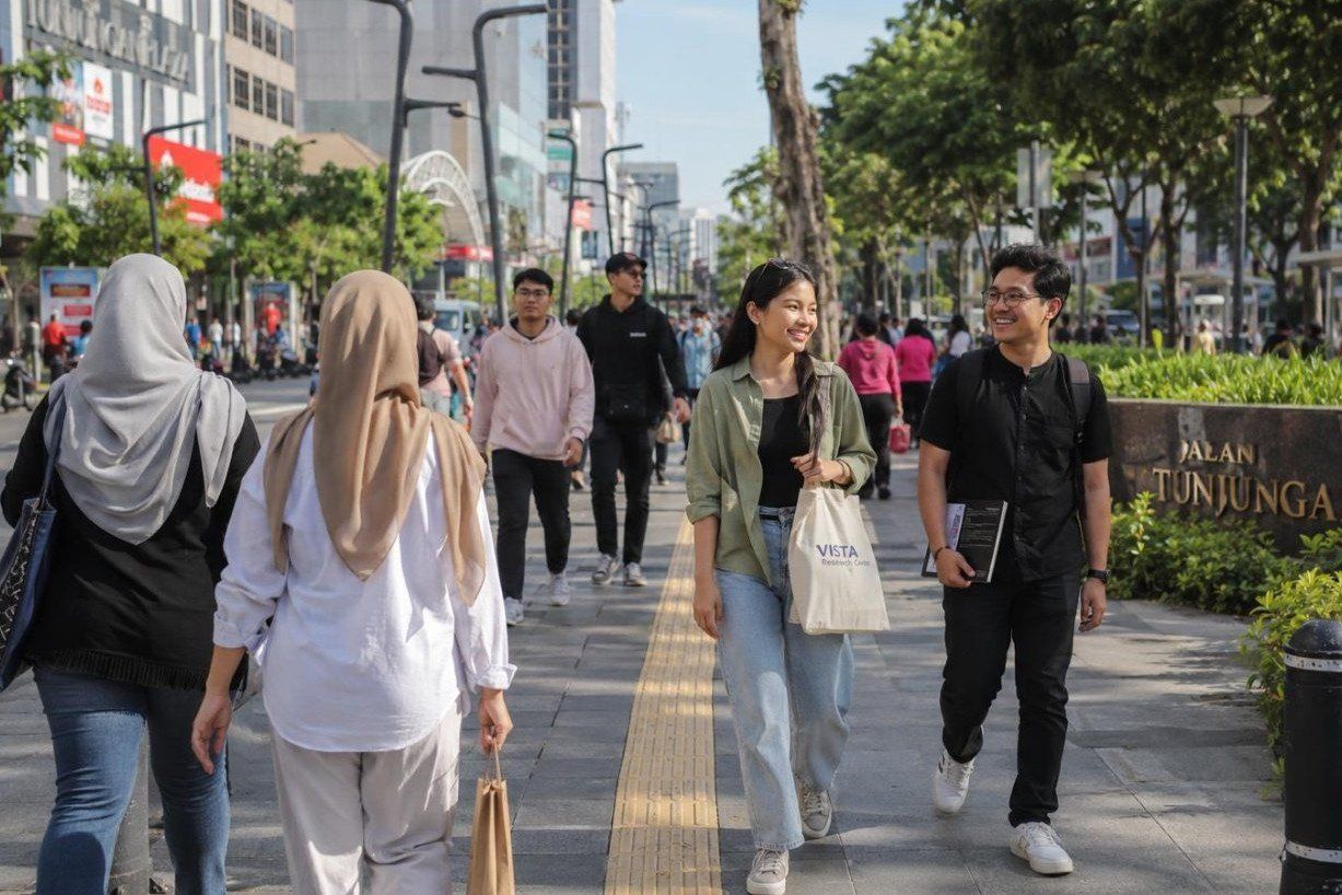 Banyak Anak Muda Mulai Menikmati Jalan Kaki