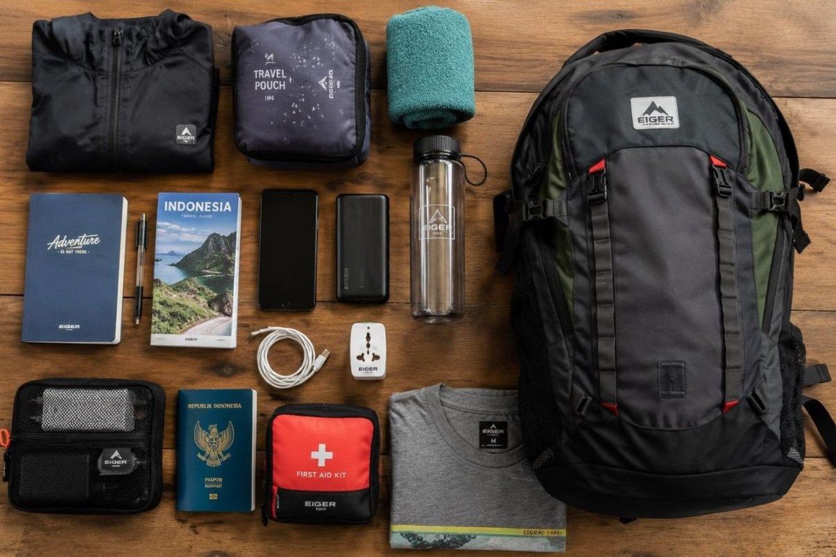 Barang Wajib yang Selalu Dibawa Backpacker Berpengalaman
