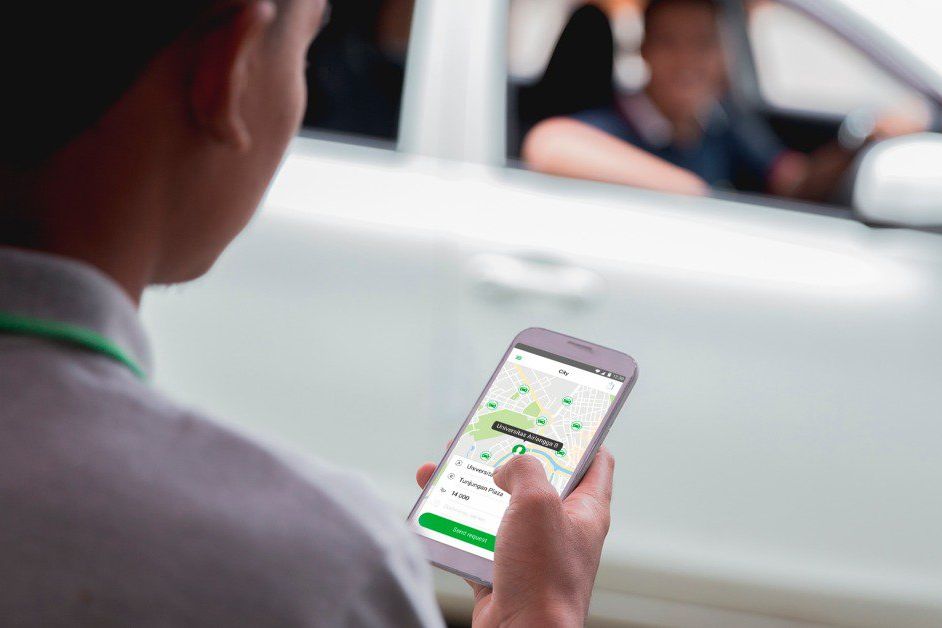 Taksi Daring Ramaikan Pasar Transportasi Surabaya