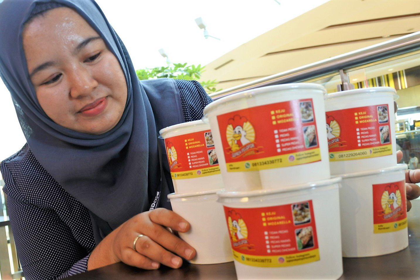 Indah Wulandari, Sukses Bisnis Ayam Geprek Tanpa Buka Warung