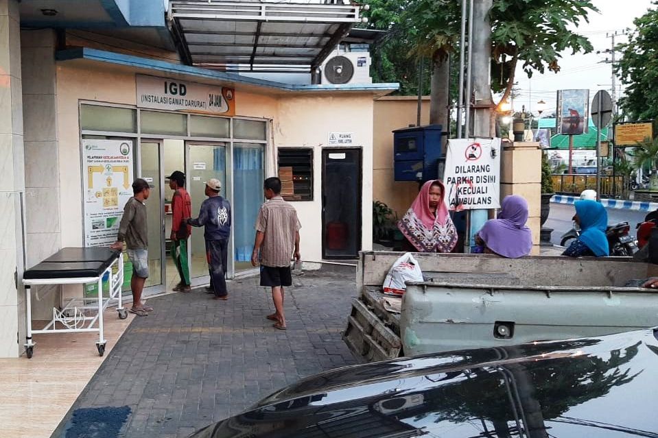 Lantai Dua Pasar Ambrol Saat Dicor, Tujuh Pekerja Terluka