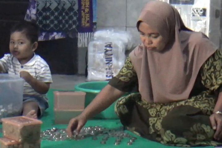 Perjuangan Imam Syafi’i Menabung Uang Koin untuk Haji Menginspirasi Istri dan Anak