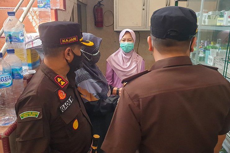 Antisipasi Penimbunan Obat dan Oksigen, Kejari Mojokerto Bersama Dinkes Sidak Apotek