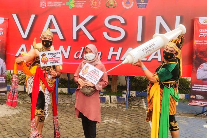 Satlantas Polres Gresik Beri Layanan Vaksin Gratis Bagi Pemohon SIM