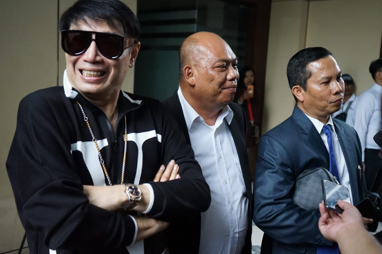 Perancang Busana Ternama Adjie Notonegoro Penuhi Panggilan Polda Jatim