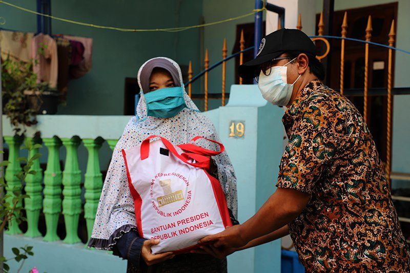 Bansos Tunai hingga Sembako Terus Disalurkan, Pemkot Pastikan Tidak Ada yang Ketinggalan