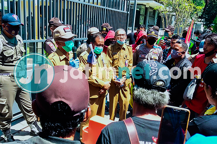 Masyarakat Gresik Demo BLT JPS Tahap II Lambat Cair, Pemkab Tuding Pemdes