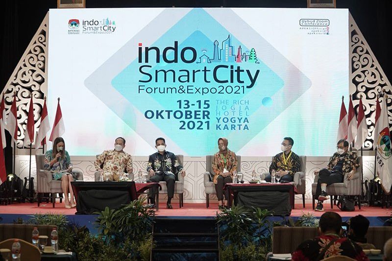 Sukses Kuatkan Ekonomi Daerah Lewat UMKM, Ning Ita Jadi Pembicara di Forum Apeksi 2021