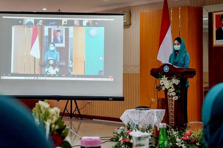 TP PKK Provinsi Jatim Beri Bantuan Sembako Untuk TP PKK Kota Surabaya