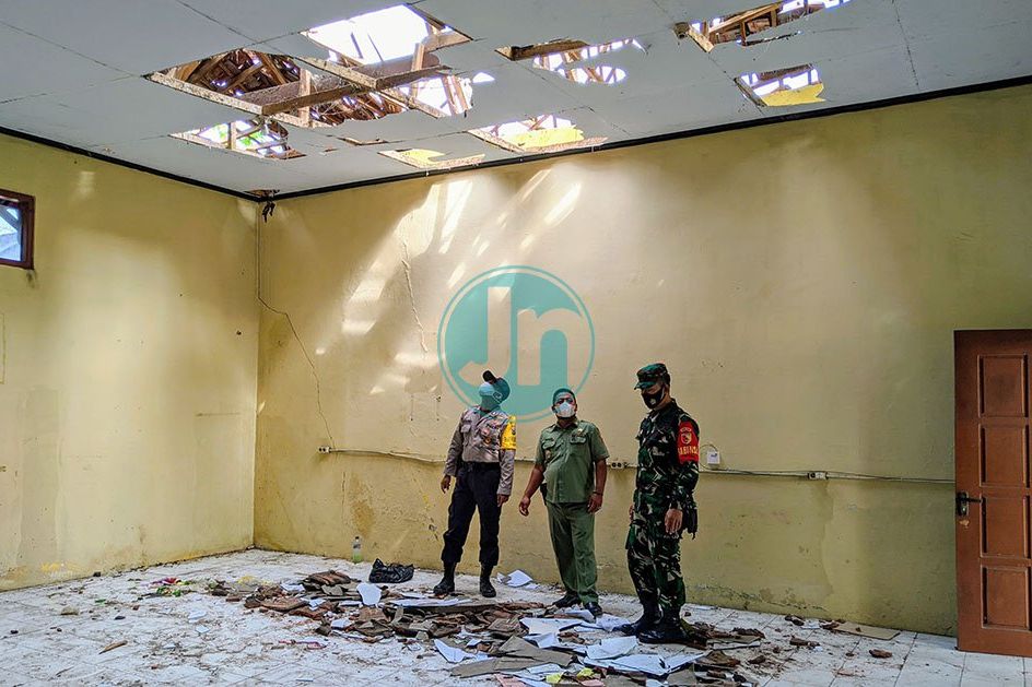 Kena Hujan, Atap Gedung SD di Ponorogo Roboh