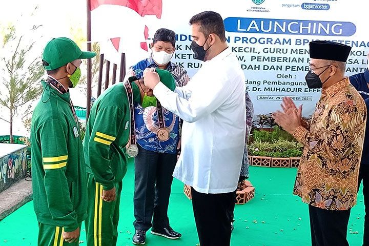 Berprestasi di Kancah Nasional Atlet Panjat Tebing Kota Probolinggo Digelontor Bonus Ratusan Juta