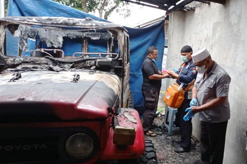 Jeep Wisata Milik Warga Lereng Bromo Diduga Dibakar Orang