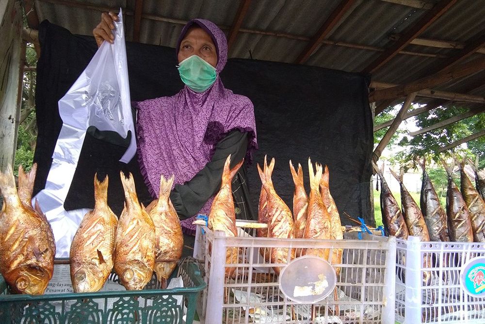 Selama Pandemi Jualan Ikan Asap di Probolinggo Sepi Pembeli
