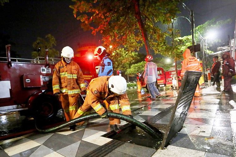 Hujan Lebat, Pusat Kota dan Kawasan Dharmawangsa Tergenang