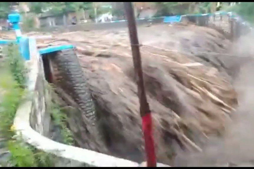 Banjir Bandang Terjang Jember, Warga di 2 Kecamatan Mengungsi