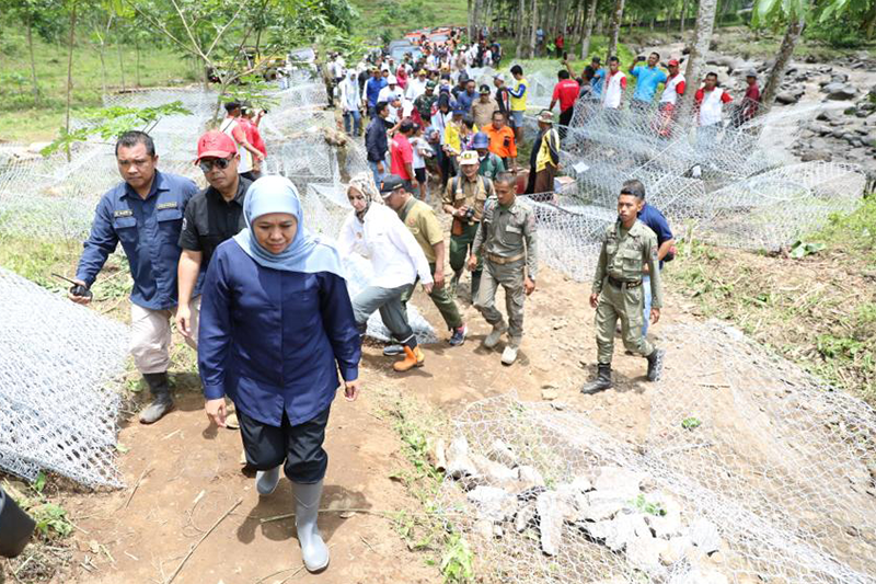 Dua Wilayah di Jatim di Terpa Banjir Bandang, Khofifah Siapkan Benih untuk Penghijauan