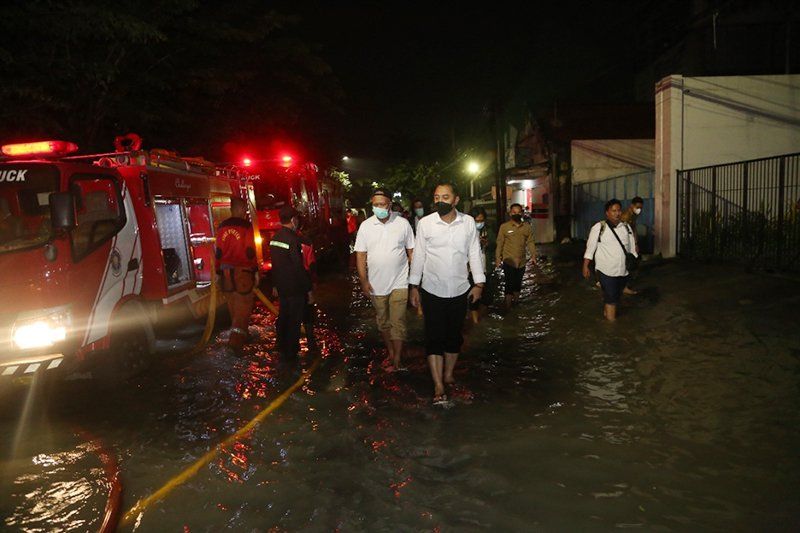 Hujan Deras, Sejumlah Kawasan di Surabaya Tergenang