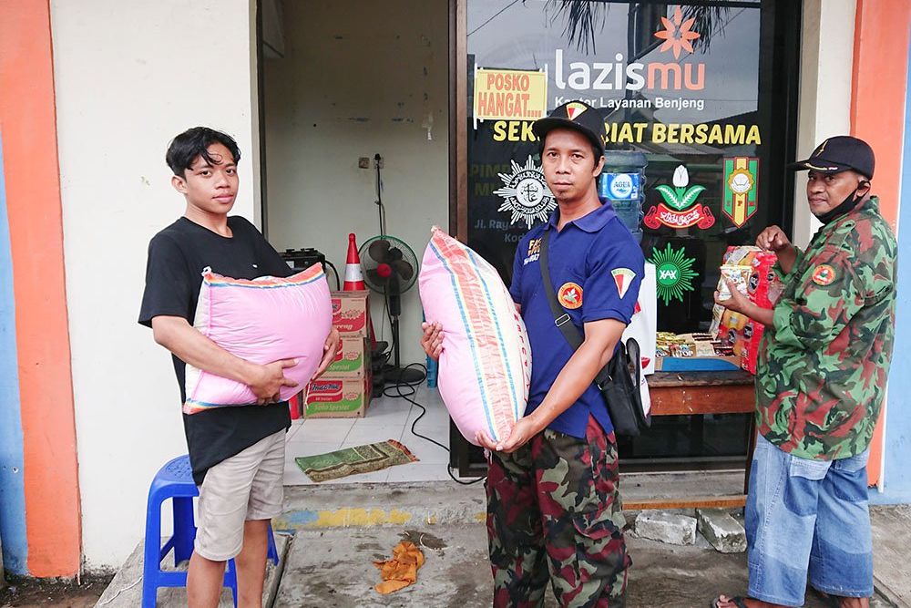 Jadi Langganan Banjir Kali Lamong, Bantuan Mulai Berdatangan